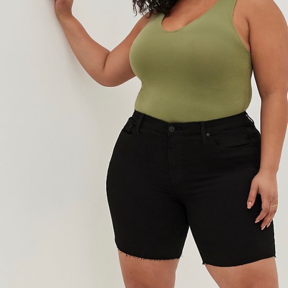 Torrid Sky High Bermuda Short Size 24